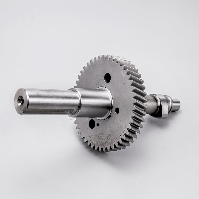 Oryginalny wałek rozrządu ze stali kutej z zmontowanym kołem zębatym hartowanym do silnika benzynowego